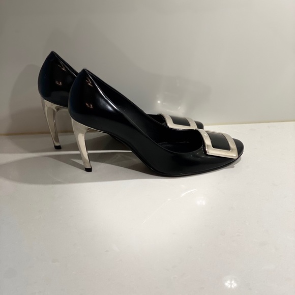 Like NEW Roger Vivier patent leather. Size 8.5/EU 38.5 - Picture 2 of 9